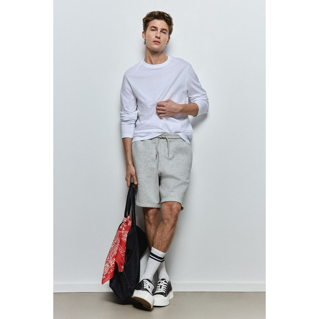 H&M(เอชแอนด์เอ็ม) กางเกงขาสั้น Sweatshorts ทรง Regular Fit ผู้ชาย 1285819_1