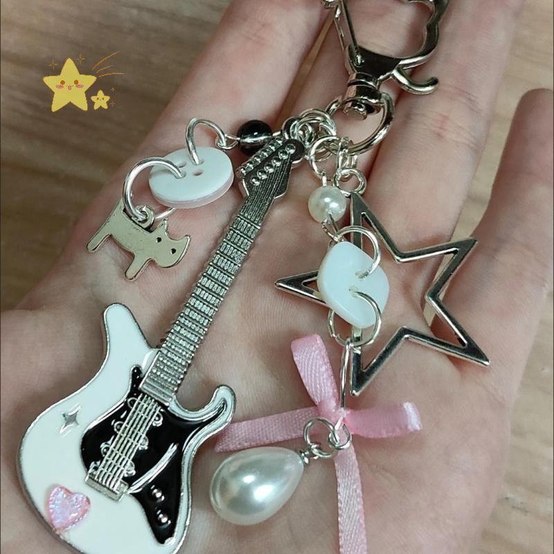 [JBTH] Y2K กีตาร์แมวพวงกุญแจสําหรับผู้ชายผู้หญิง Cool Pentagram Bow จี้แฟชั่น Rock Punk กระเป๋าอุปกรณ์เสริมของขวัญ [JB]