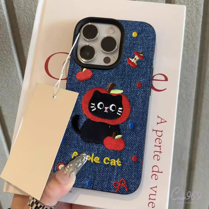 เคสไอโฟน11 สำหรับ IPhone 16 12 13 11 15 14 Pro Max XR XS X 7Plus Max 16 7 8 Plus SE หวานแอปเปิ้ลแมวนุ่มครอบคลุม