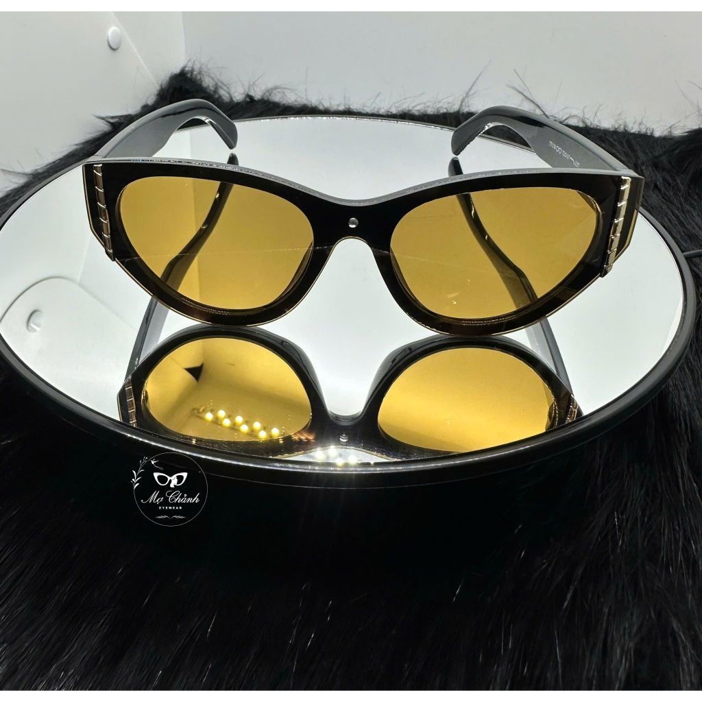 แว่นกันแดดกรอบสีดํา - เลนส์ทองคลาสสิกและบุคลิกภาพ h2thouse