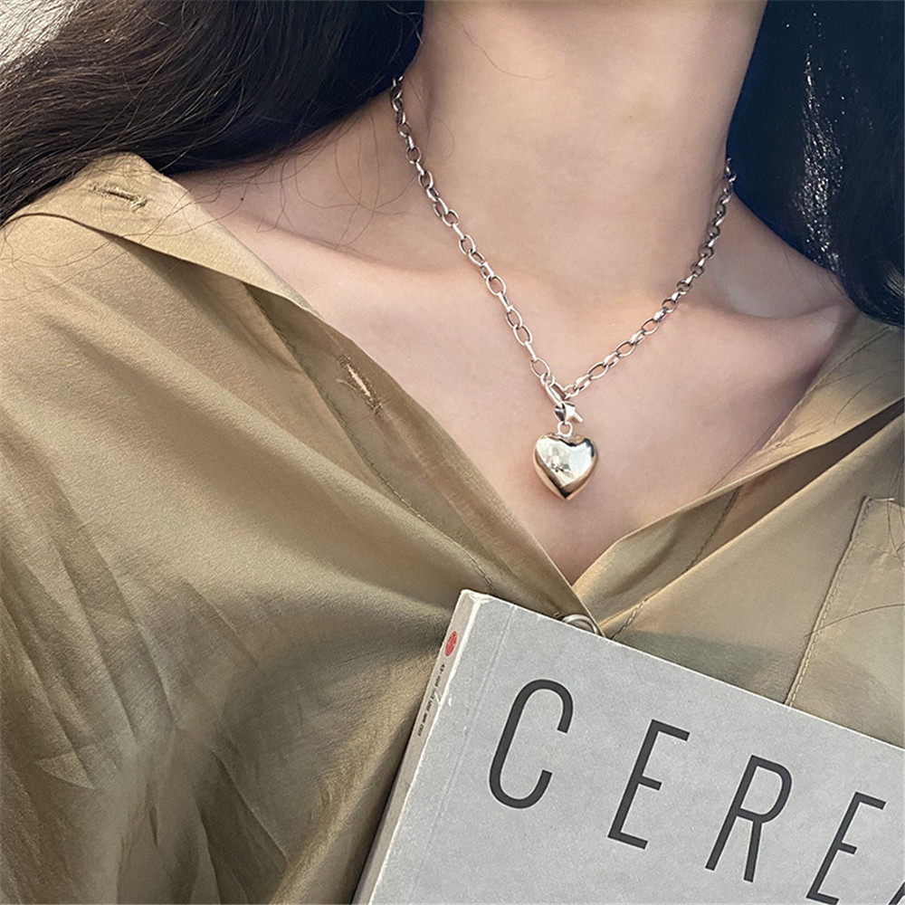 Silver Sweet Love OT ปุ่มสร้อยคอกลมสําหรับสาว Retro แฟชั่น Elegant Peach Heart Creative สไตล์เกาหลี