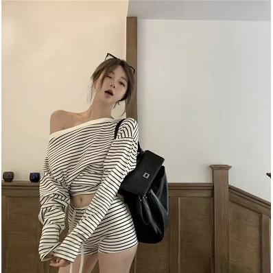 ชุดนอนแขนยาวลายทางสีดำและขาวแบบไม่มีไหล่ สไตล์เกาหลี สำหรับผู้หญิง เหมาะสำหรับฤดูใบไม้ผลิ ฤดูใบไม้ร่วง และฤดูร้อน ชุดลำลองแบบไม่มีไหล่ - รูปที่ 3