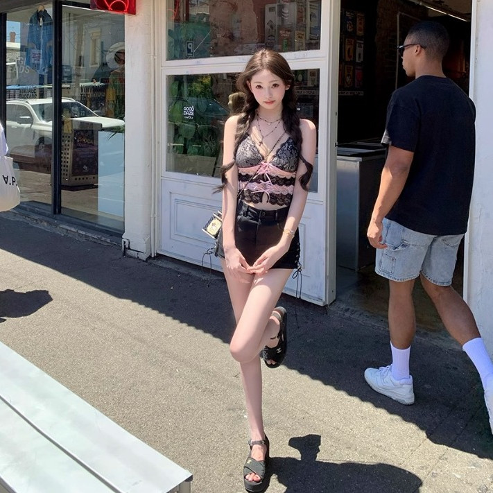 เสื้อเปิดไหล่ สีดำ ผ้าลูกไม้สายเดี่ยว คอวี สายปรับได้ มีบราและซับใน ผูกริบบิ้นกลางอก เสื้อครอป #2464 - รูปที่ 6