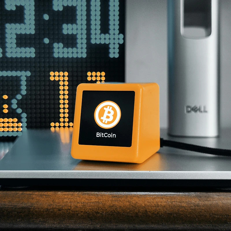 GeekMagic Pro BitCoin สต็อกราคา Tracker Ticker Crypto จอแสดงผลราคาในแบบเรียลไทม์บนเดสก์ท็อป Gadget W