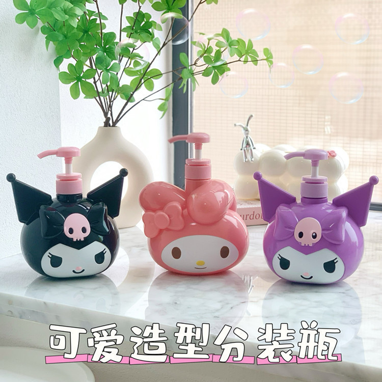 ขวดสบู่คุโรมิ 900มล. Kawaii My Melody น่ารัก รูปบีบ แชมพู โลชั่น