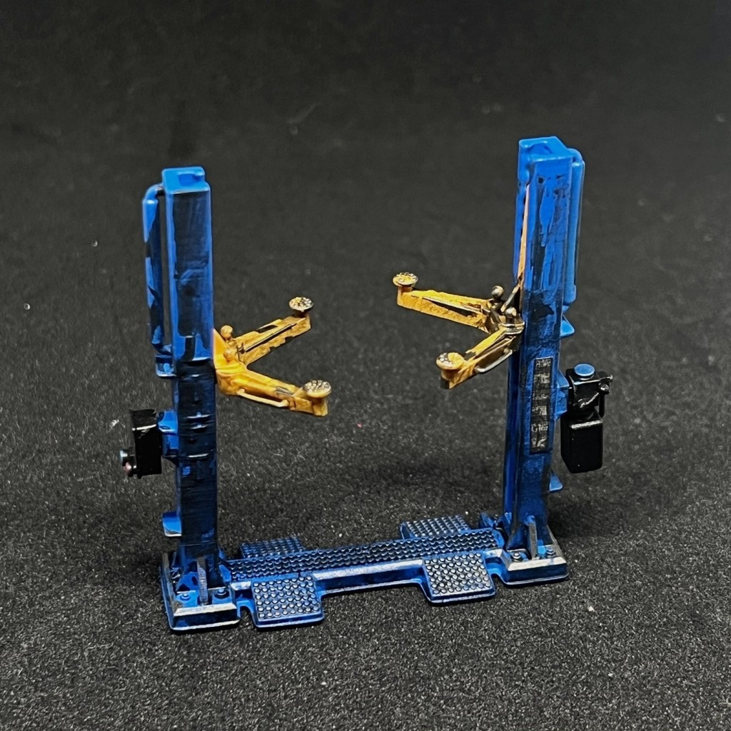 ชุดไดโอรามาแสดงรถโมเดล 1:64 พร้อมแท่นยกและเครื่องมือ - อุปกรณ์เรซินฉากโรงรถ