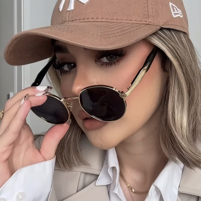 ยุโรปอเมริกันรอบแว่นตากันแดด ไม่จำกัดเพศ สไตล์ใหม่ 2025 แว่นตากันแดträenderliche Sonnenbrille