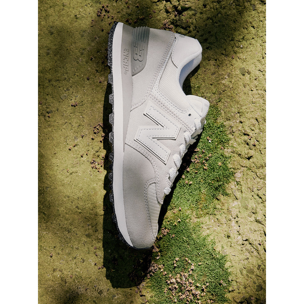NEW BALANCE รองเท้าลำลองกีฬาสีเทาอ่อนใส่สบายสำหรับผู้ชายและผู้หญิง ml574evw