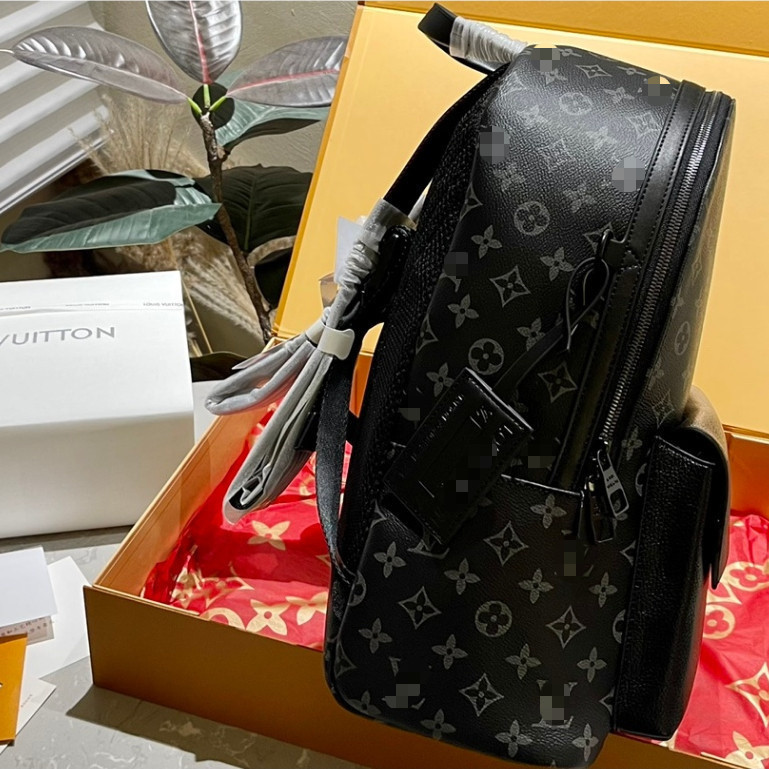 High Order L Mens Discovery Presbyopic Backpack กระเป๋าผู้ชายใช้งานได้จริง ขนาด 32*37cm