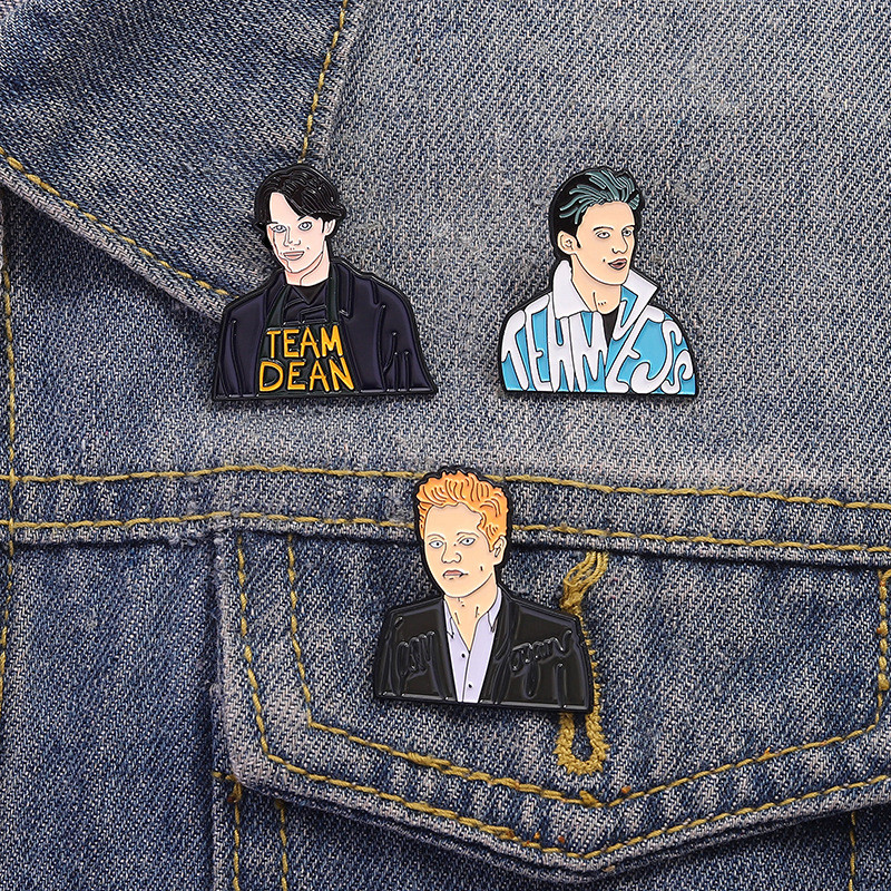 Gilmore Girls Gilmore Girls Three Brothers All-Match เข็มกลัดป้ายโลหะ