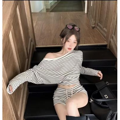 ชุดนอนแขนยาวลายทางสีดำและขาวแบบไม่มีไหล่ สไตล์เกาหลี สำหรับผู้หญิง เหมาะสำหรับฤดูใบไม้ผลิ ฤดูใบไม้ร่วง และฤดูร้อน ชุดลำลองแบบไม่มีไหล่ - รูปที่ 4