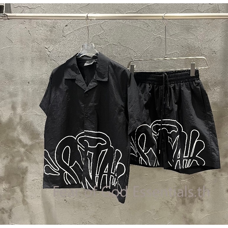 ฮิปฮอปตัวอักษร พิมพ์บนเสื้อเชิ้ตแขนสั้นและชุดกางเกงขาสั้น สำหรับผู้ชายและผู้หญิง ทรงหลวม