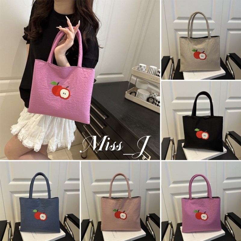 Miss_J พร้อมส่งจากกทม🎀กระเป๋าผ้าใบสไตล์แอปเปิ้ลปักลายน่ารัก กระเป๋าถือสะพายไหล่แบบเรียบง่าย