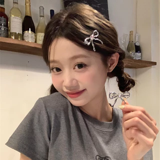 โบว์โลหะน่ารักฝังด้วยกิ๊บรักสําหรับสาวเรียบคลิปขอบผมหักคลิปสีเงินสไตล์เกาหลี