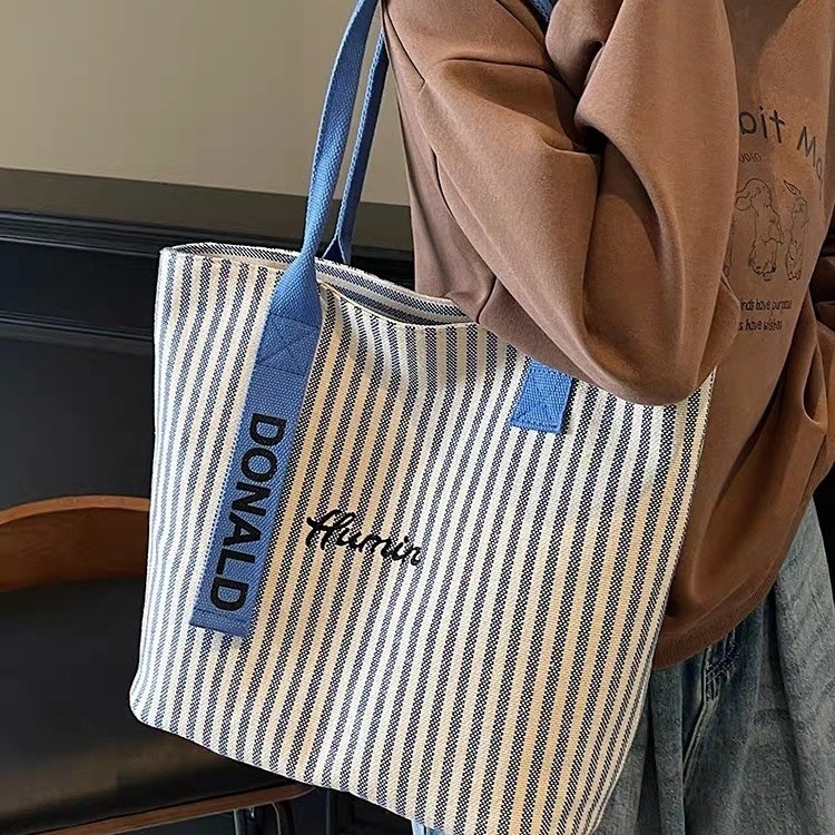 กระเป๋าผ้าใบลายทางฤดูร้อน 2025 กระเป๋าโท้ทคลาสความจุขนาดใหญ่สไตล์ใหม่กระเป๋าสะพายไหล่สไตล์เกาหลี - รูปที่ 7