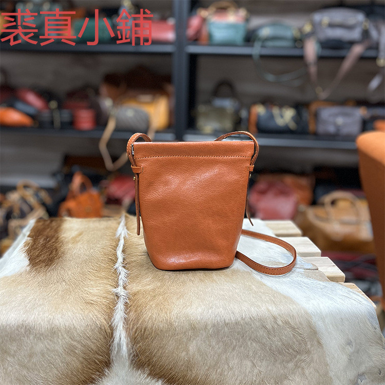 Qiuzhen Shop ชั้นแรก Cowhide น้ําย้อมผักฟอกหนังแท้ไหล่เดียว Cross-Body Retro Simple All-Match Barrel