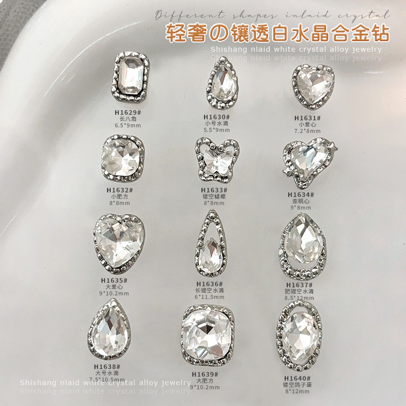 ศิลปะเล็บ Rhinestones โลหะเงินเงางามพิเศษ 3D รูปผีเสื้อ หัวใจ หยดน้ำ เพชรเล็บที่ใส่ได้