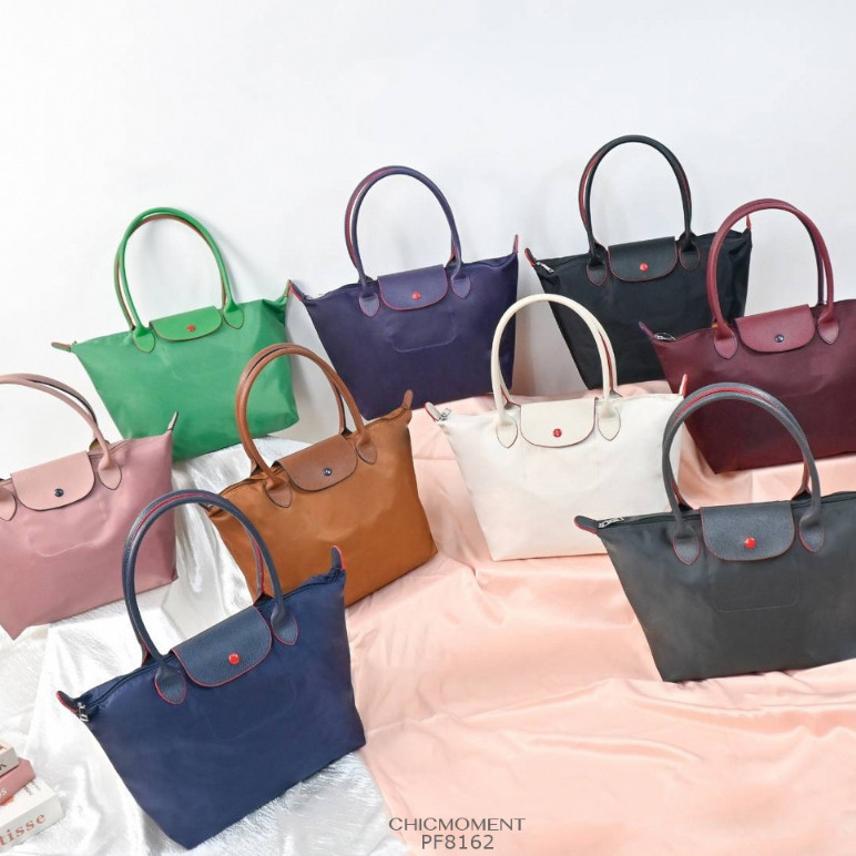 Chicbag [พร้อมส่งในไทย] กระเป๋าสะพายข้างผ้าพรีเมี่ยมไนล่อนกันน้ำ ไซร์ใหญ่ใส่ของได้เยอะ No.PF-8162 – โปรปัง