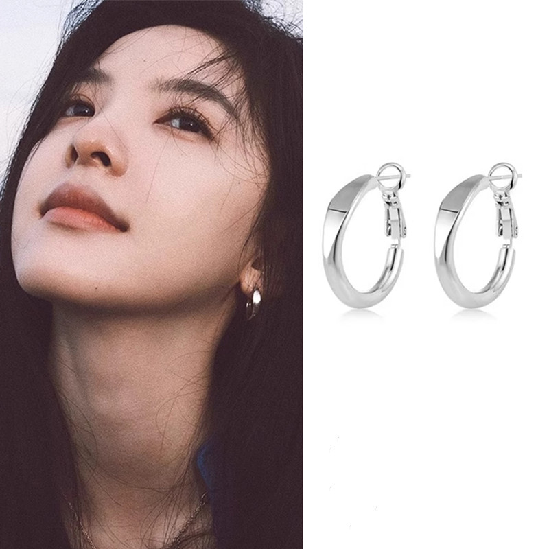 [คลังสินค้าพร้อม] Zhang Ruonan ต่างหูเงินสไตล์เดียวกัน s925 ห่วงโลหะเข็มเงิน