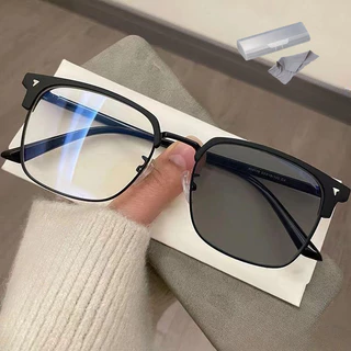 แว่นสายตายาว Photochromic ออกแดดเปลี่ยนสี ป้องกันรังสีอ่านหนังสือเกรด + 50 ~ + 400 แว่นตาแฟชั่นผู้ชาย กรอบโลหะสแควร์แสงสีฟ้าปิดกั้นคอมพิวเตอร์แว่นตาตาสําหรับผู้ชายผู้หญิงเปลี่ยนเลนส์ Salamin sa mata