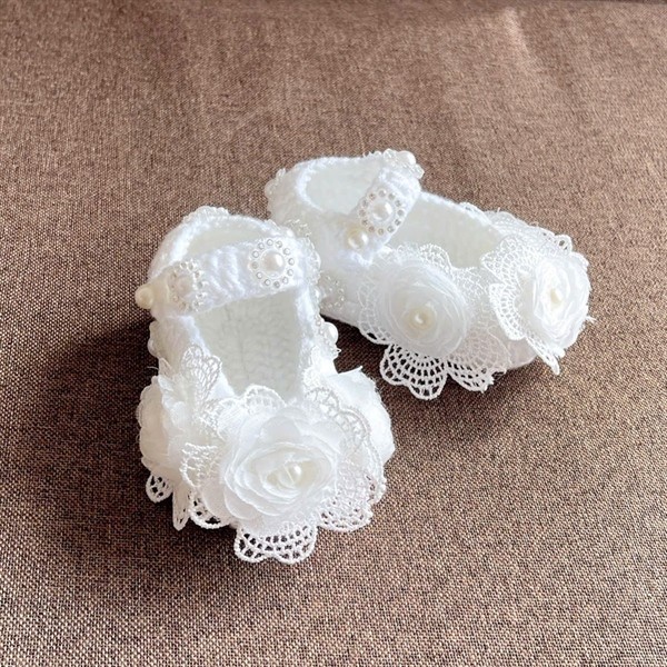 รองเท้าผ้าขนสัตว์ดอกกุหลาบขาวและไข่มุก 3 ดอกสําหรับเด็ก 3-12กิโลกรัม