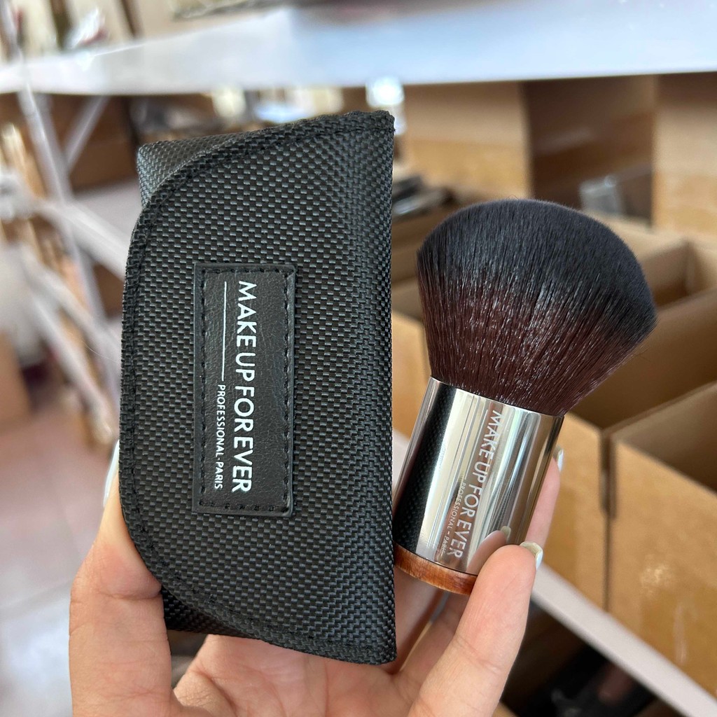 [สินค้าใหม่] Make up forever Make up forever 124 แปรงแป้งฝุ่นแบบพกพาพร้อมกระเป๋า Travel Pack แปรงแป้