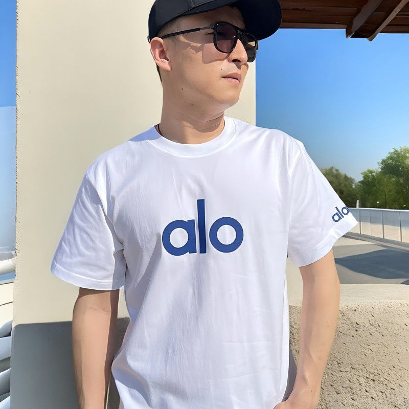 2025alo ตัวอักษรผู้ชายผู้หญิง Street สวมใส่คู่ผ้าฝ้ายแขนสั้นพิมพ์สไตล์ใหม่เสื้อยืดหลวมฤดูร้อนรอบคอ