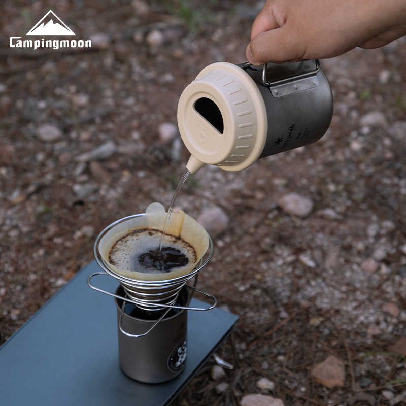 Campingmoon S-GF ฝาถ้วยซิลิโอนเกรดอาหาร สำหรับกาแฟและเครื่องดื่มกลางแจ้ง ใช้กับถ้วยไทเทเนียมได้หลายแบบ ปิดสนิทไม่รั่วไหล มี 2 สีให้เลือก นุ่มยืดหยุ่น ล้างง่าย ปลอดภัยไม่มีกลิ่น