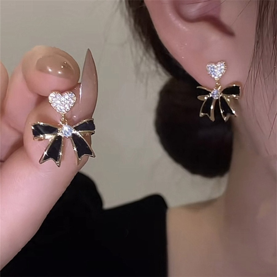 ต่างหูโบว์สีดำหัวใจ Rhinestone สไตล์หวานใหม่ คุณภาพไฮเอนด์