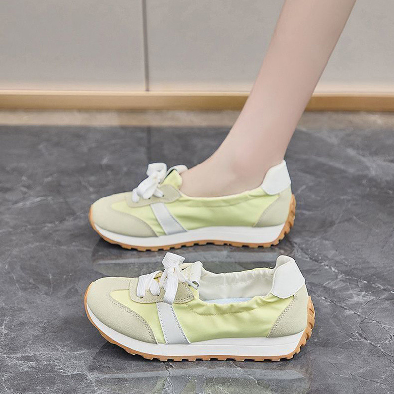 รองเท้าผู้หญิง ยูอายเจีย สไตล์ใหม่ 2025 หนังแท้ กันลื่น ระบายอากาศ สบาย ๆ สีขาว