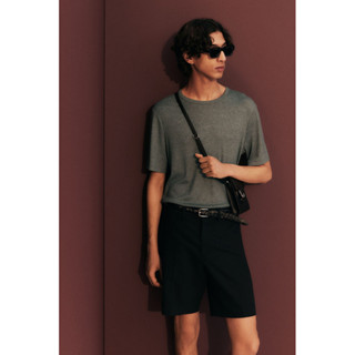 H&M(เอชแอนด์เอ็ม) เสื้อยืดผ้าไลโอเซลล์ผสมทรงพอดีตัว ผู้ชาย 1…