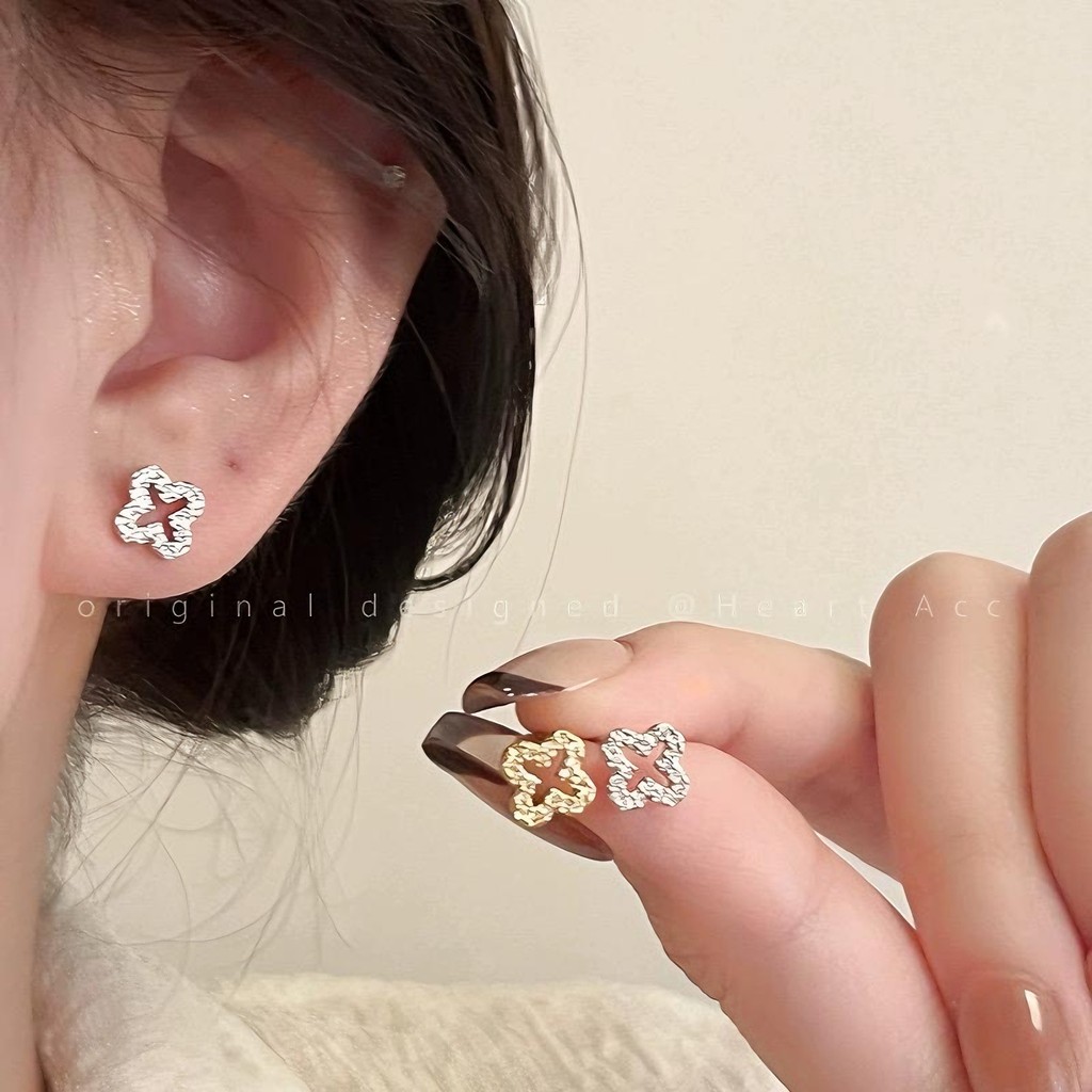 Four-Leaf Cloverต่างหูหญิงElectroplating K Gold Silver Needle Niche All-MatchหรูหราHigh-End Retroต่างหู