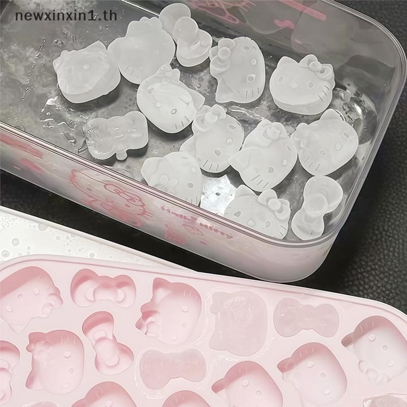 *NT* การ์ตูน Hello Kitty Ice Mould พร้อมฝาปิดและถังเก็บน้ําแข็งเกรดอาหารบ้านกล่องเก็บทําน้ําแข็งซิลิโคนแบบพกพาแม่พิมพ์ถาดน้ําแข็ง {T}