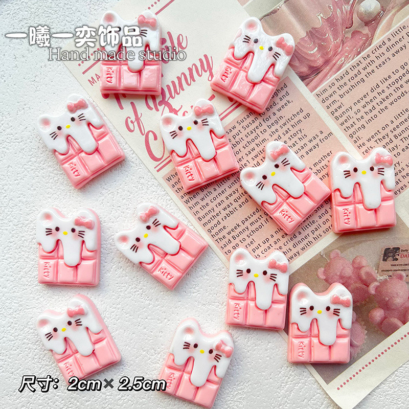 [100 ชิ้นในสต็อก] อุปกรณ์เรซินคุกกี้ช็อกโกแลตนม แมวคิตตี้ DIY กาวครีม เคสโทรศัพท์ กิ๊บติดผม หมวก ถุงมือ เครื่องประดับ ราคา ถูกที่สุด ดีลบีเคเค แกลเลอรีภาพที่ 5