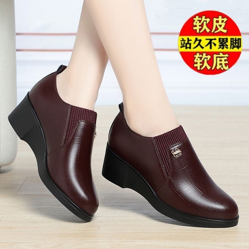 ผู้หญิงผู้หญิงรองเท้าแม่รองเท้าหนังฤดูใบไม้ร่วงฤดูหนาวแฟชั่น All-Match Anti-Slip Wedge Heel กลาง-อายุผู้สูงอายุรองเท้าสุภาพสตรี