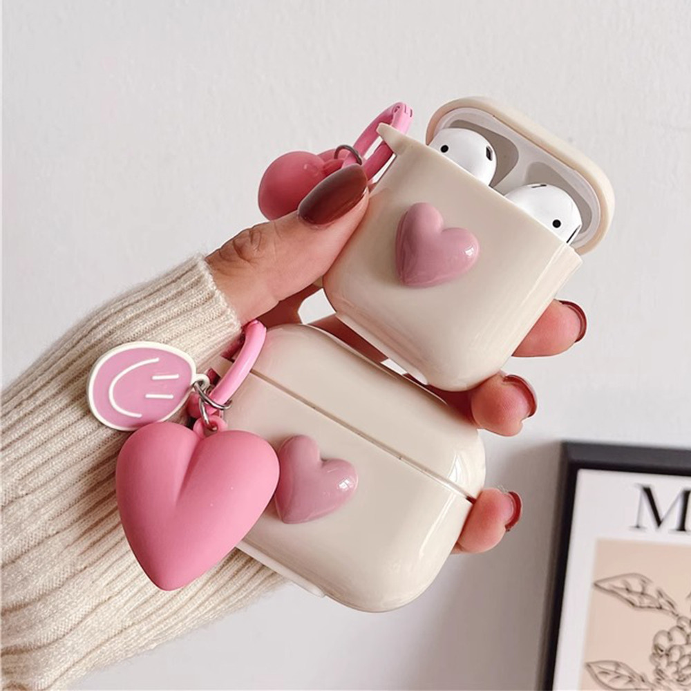 แฟชั่น 3D Love Heart จี้ซิลิโคนหูฟังสําหรับ Airpods 1/2/3/Pro 2 AiRPod 4 i12 Anti-lost หูฟังไร้สายบลูทูธชุดหูฟัง Anti-drop Soft เคสป้องกัน