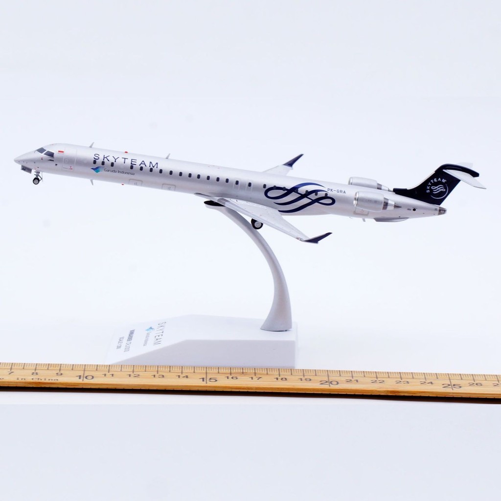 Jcwings 1: 200 โมเดลเครื่องบินโลหะผสม Garuda CRJ1000ER PK-GRA
