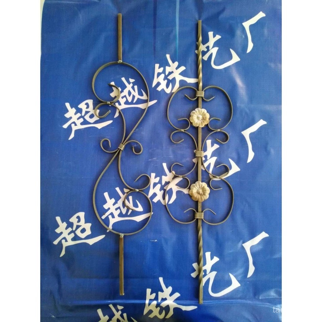 บันไดเหล็กดัดดอกไม้ในร่ม บันไดดอกไม้หลอม บันไดเชื่อมศิลปะเหล็ก อุปกรณ์ป้องกันหน้าต่างศิลปะเหล็ก รั้ว