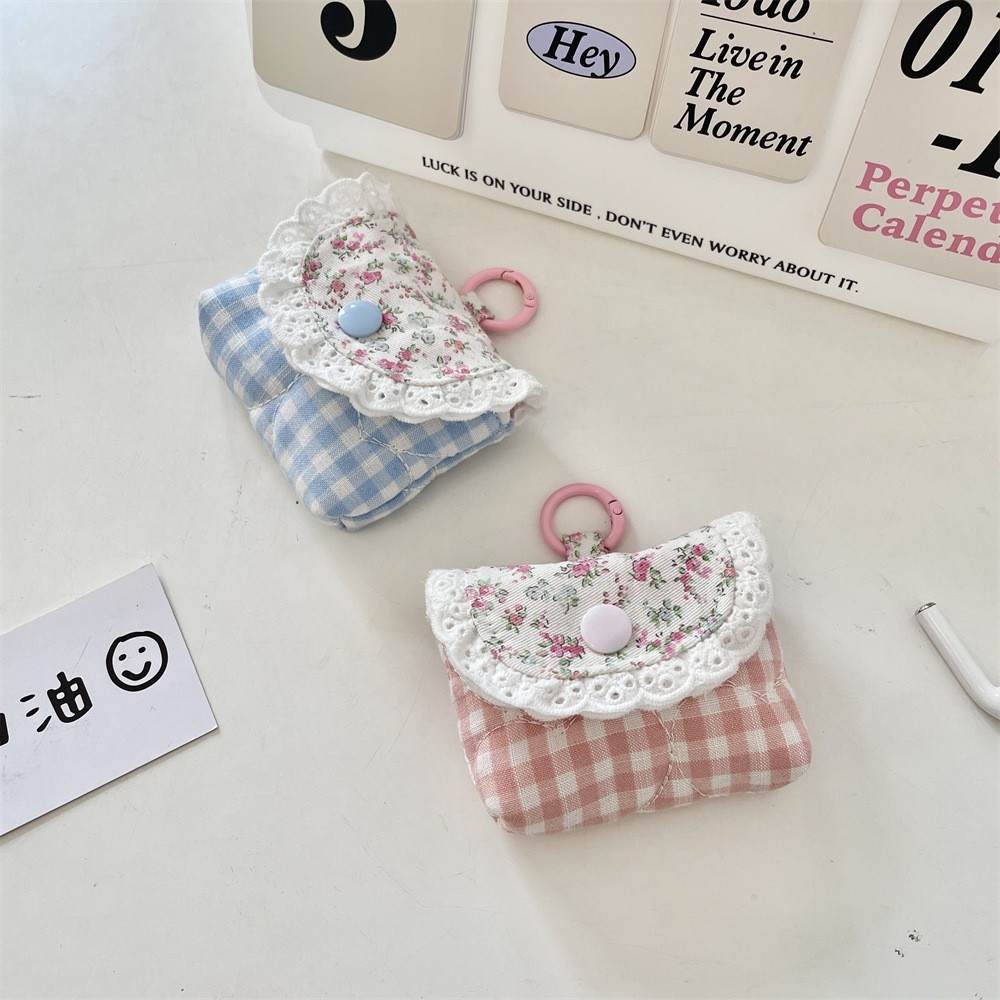 พร้อมส่ ง A73 กระเป๋าใส่AirPods ขนาดเล็ก กระเป๋าใส่หูฟังลูกไม้หวานๆ สดชื่น มาพร้อมที่คล้อง ราคา ถูกที่สุด ดีลบีเคเค