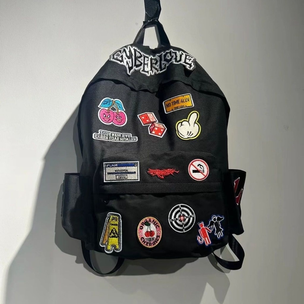 [Thorn Backpack] กระเป๋าเป้พร้อมแพทช์กราฟฟิตี้ สไตล์สนุกสำหรับการขู่เล่นหรือแฟชั่น