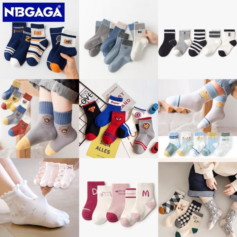 NBGAGA คู่ของถุงเท้าเด็กน่ารักสุ่มเลือกจดหมายการ์ตูนลายเหมาะสําหรับเด็กชายและเด็กหญิงอายุ 9 ถึง 14