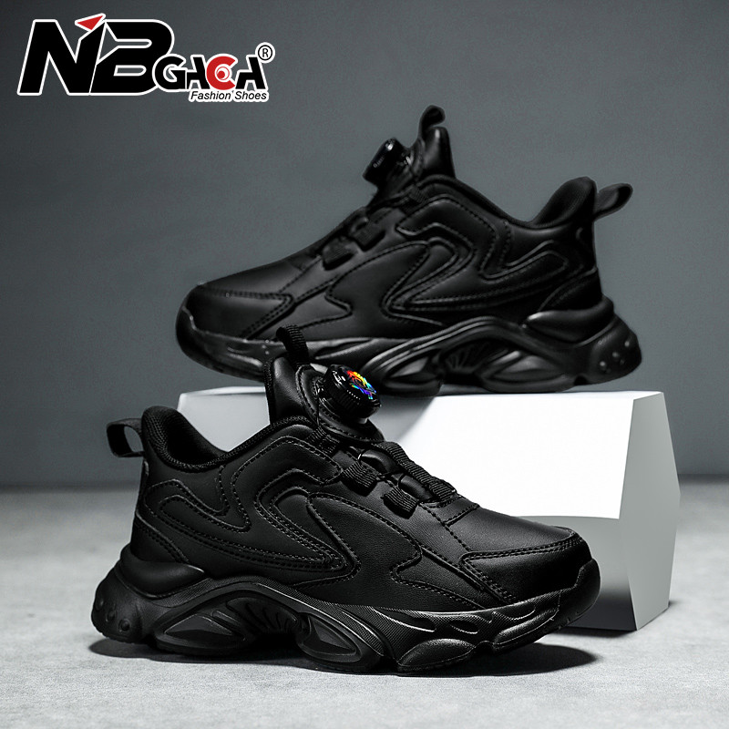 หนังกันน้ําเด็กรองเท้าผ้าใบสีดําไม่ลื่น อ่อนนุ่ม เพียงผู้เดียว รองเท้าบาสเก็ตบอลชายสไตล์เกาหลีรองเท้าลําลองสีขาวสําหรับเด็กผู้หญิง