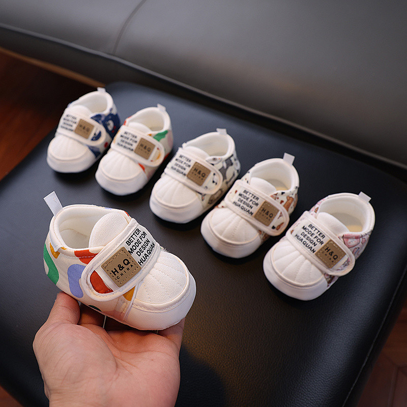 รองเท้าผ้าเด็กฤดูใบไม้ผลิและฤดูใบไม้ร่วง รองเท้าเดินบางระบายอากาศได้ ไม่ลื่นไม่ล้ม เรียนรู้การเดินสำหรับเด็กชายและเด็กหญิง พื้นนุ่ม 0 ถึง 1 ปี น้ำหนักเบา 2025.5.26