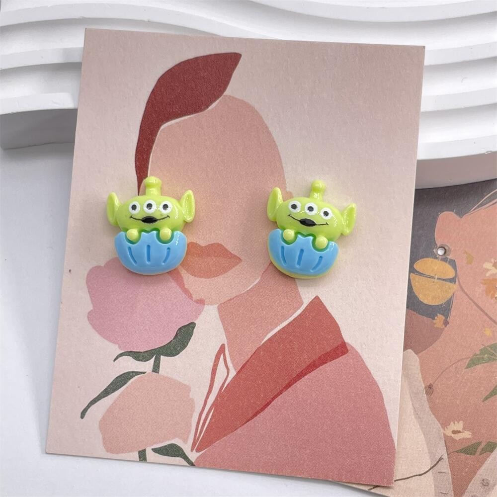 ของเล่นเค้กการ์ตูนเรซินของทอยสตอรี่ 100 ชิ้นในสต็อก อุปกรณ์ DIY เคสโทรศัพท์ กาวครีม ชุดวัสดุทำมือสำหรับทำกิ๊บ - รูปที่ 3