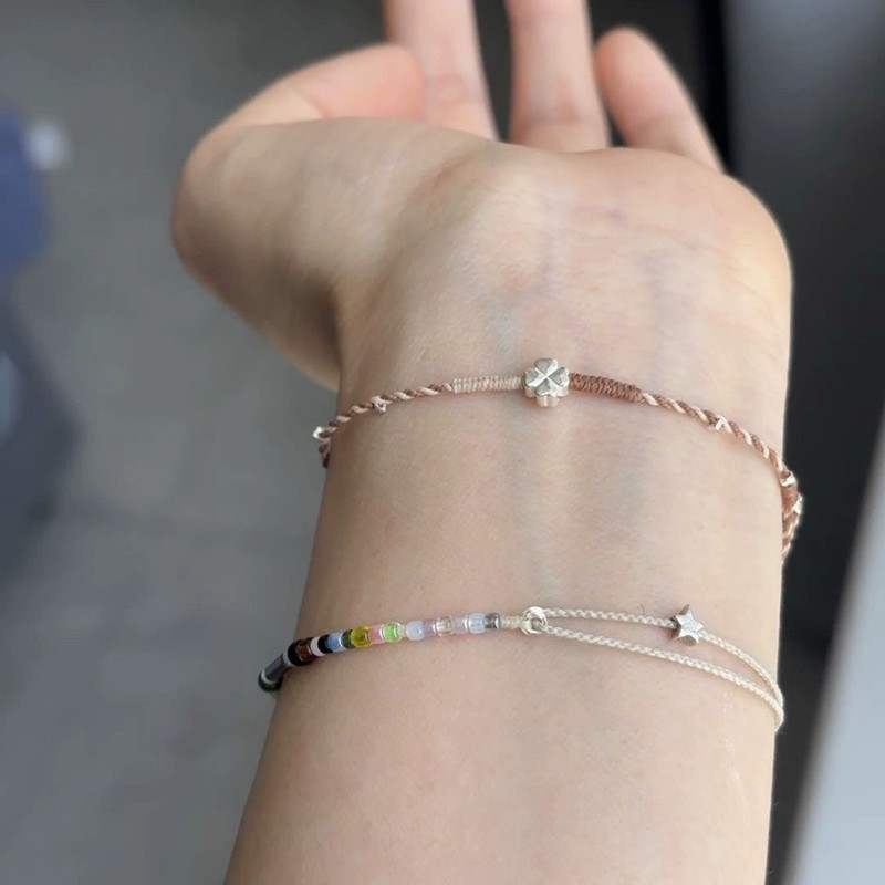 ผู้หญิงยอดนิยมที่ทําด้วยมือเชือกสร้อยข้อมือโคลเวอร์สี่ใบ - รูปที่ 4