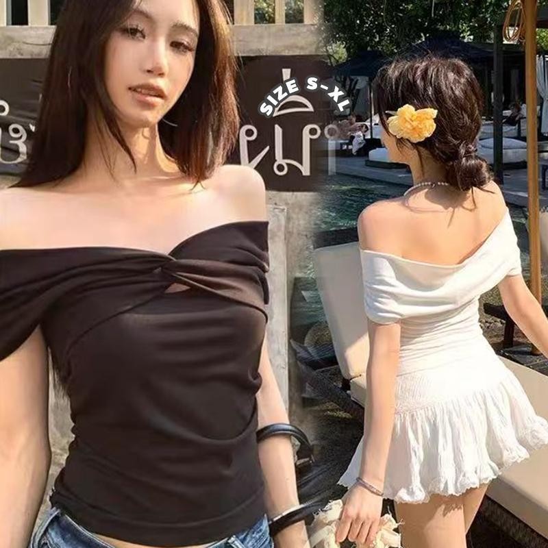 mimi&didi เสื้อยืดจีบไขว้เปิดไหล่สำหรับผู้หญิง เสื้อครอปแขนสั้นทรงเข้ารูปสไตล์ฝรั่งเศส เรียบง่ายและมีสไตล์2699
