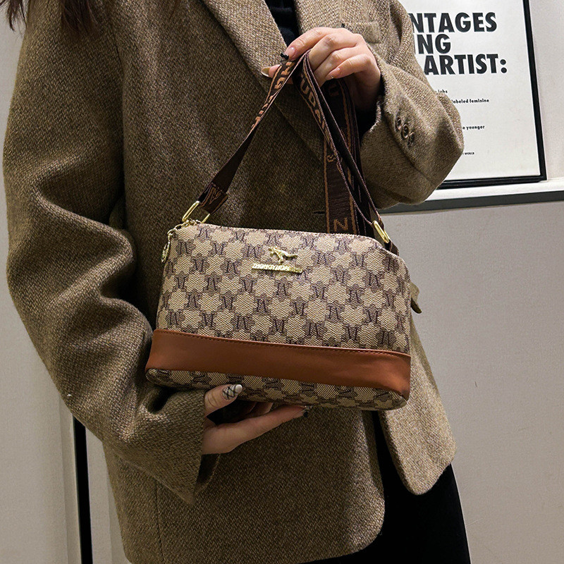 กระเป๋าสะพายไหล่ผู้หญิงแฟชั่นใหม่ หลากหลายลายพิมพ์ ความจุขนาดใหญ่ กระเป๋าสี่เหลี่ยมเล็กหลายชั้นทันสมัย
