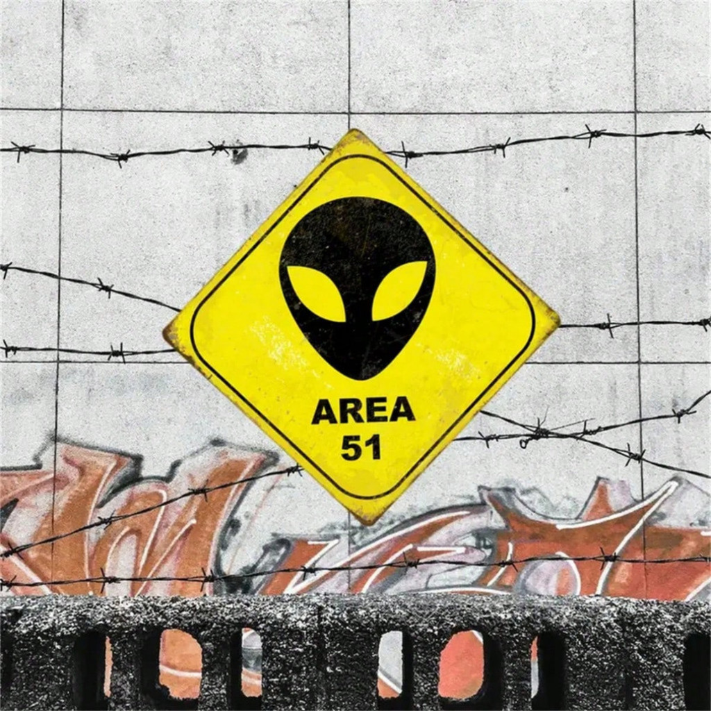 Retro Sci-Fi ป้ายระวัง - Area 51 Themed Metal Wall Art (8x8 นิ้ว) - Cool Vintage Tin Plaque สําหรับ Home, Bar & Garage Room Decor