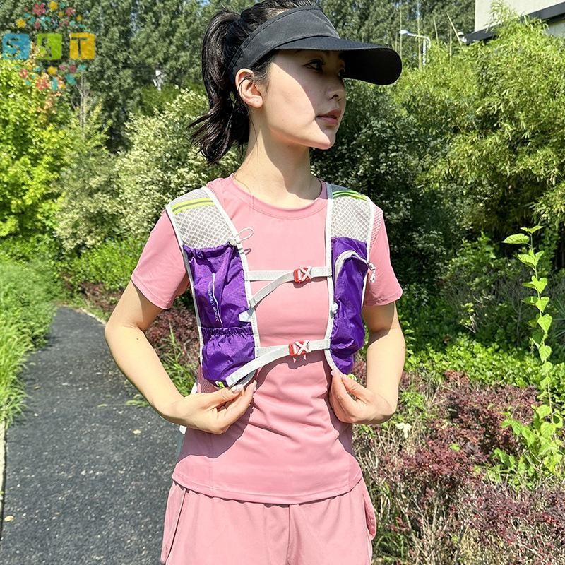 [S&T] กระเป๋าเป้สะพายหลังวิ่งเทรลกลางแจ้งผู้หญิงน้ําหนักเบาวิ่ง Race Hydration Vest กระเป๋ามาราธอนสําหรับวิ่งมาราธอนขี่จักรยานเดินป่า {th}