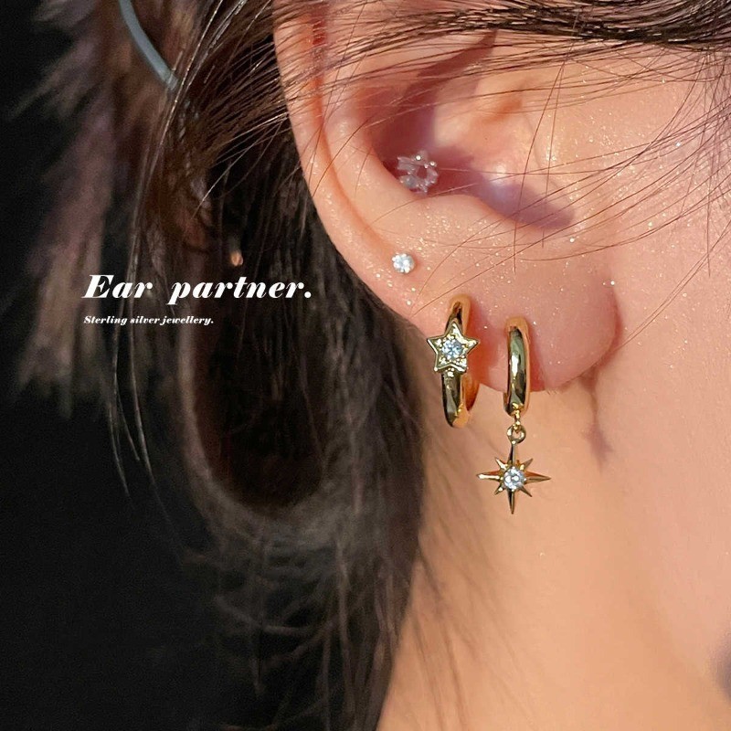 ประณีตไม่สมมาตรแปดจุดดาวต่างหูห่วงผู้หญิงฝรั่งเศสแฟชั่นทองที่เรียบง่ายต่างหูหูคลิปขายส่งของขวัญ